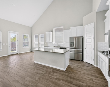 810 Clearwell St - Photo Thumbnail 10
