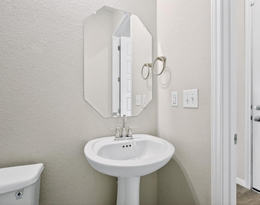 810 Clearwell St - Photo Thumbnail 7