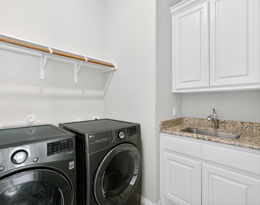 810 Clearwell St - Photo Thumbnail 8