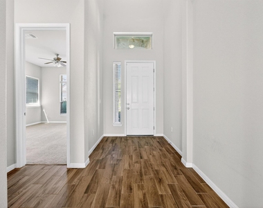 810 Clearwell St - Photo Thumbnail 2