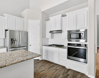 810 Clearwell St - Photo Thumbnail 11