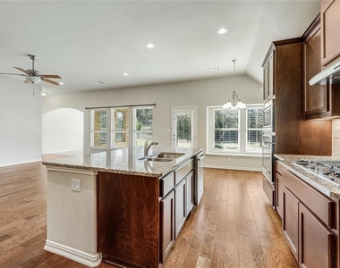 931 Catalina Ln - Photo Thumbnail 6