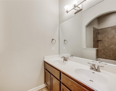 931 Catalina Ln - Photo Thumbnail 25