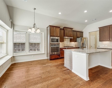 931 Catalina Ln - Photo Thumbnail 7