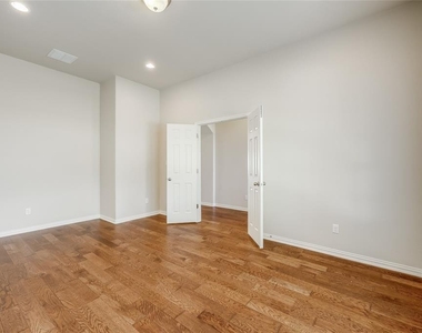 931 Catalina Ln - Photo Thumbnail 16