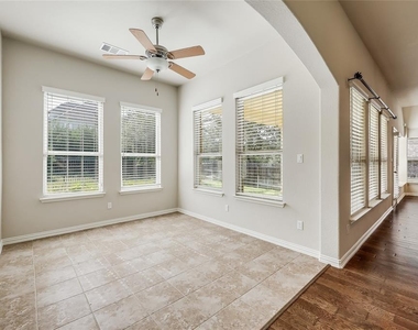 931 Catalina Ln - Photo Thumbnail 11