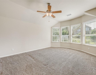 931 Catalina Ln - Photo Thumbnail 3