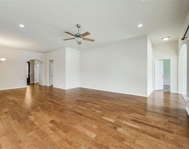 931 Catalina Ln - Photo Thumbnail 10