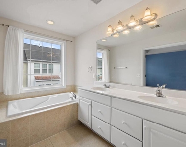 5106 Village Fountain Place - Photo Thumbnail 15
