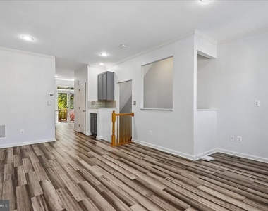8515 Towne Manor Court - Photo Thumbnail 3