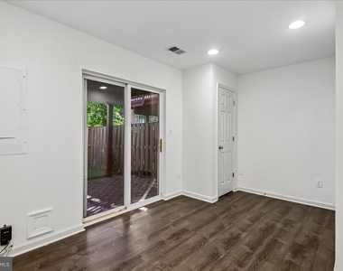8515 Towne Manor Court - Photo Thumbnail 12