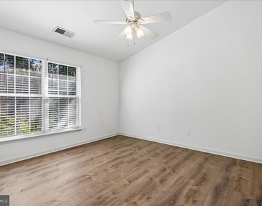 8515 Towne Manor Court - Photo Thumbnail 10