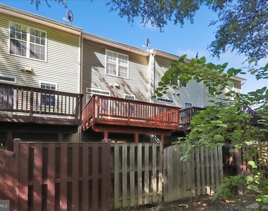 8515 Towne Manor Court - Photo Thumbnail 20