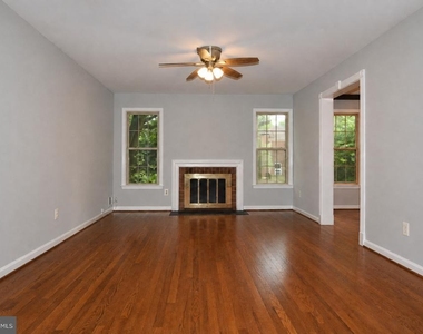 6611 Rosecroft Place - Photo Thumbnail 5