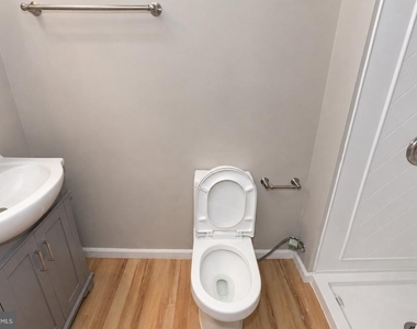 6611 Rosecroft Place - Photo Thumbnail 32