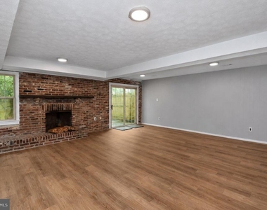 6611 Rosecroft Place - Photo Thumbnail 36
