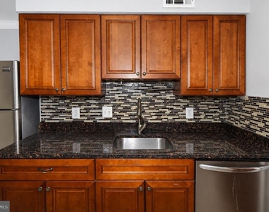 6611 Rosecroft Place - Photo Thumbnail 12