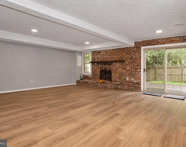 6611 Rosecroft Place - Photo Thumbnail 35
