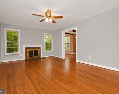 6611 Rosecroft Place - Photo Thumbnail 6