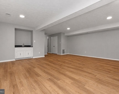 6611 Rosecroft Place - Photo Thumbnail 37