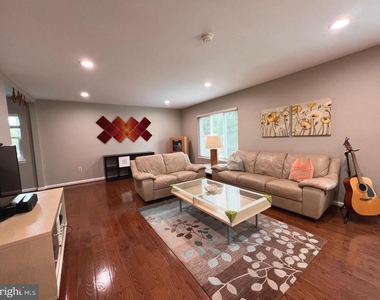 1514 Roundleaf Court - Photo Thumbnail 7