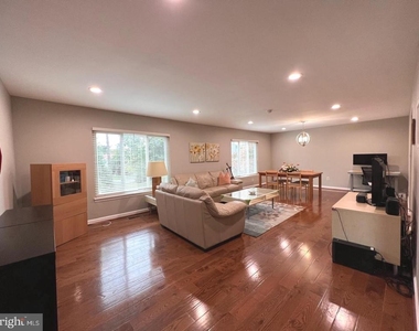 1514 Roundleaf Court - Photo Thumbnail 8