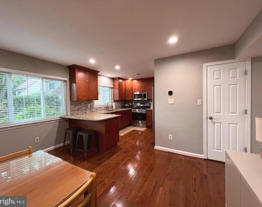 1514 Roundleaf Court - Photo Thumbnail 5
