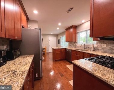 1514 Roundleaf Court - Photo Thumbnail 3