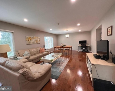 1514 Roundleaf Court - Photo Thumbnail 9