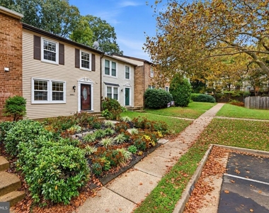 5852 Rock Forest Court - Photo Thumbnail 1