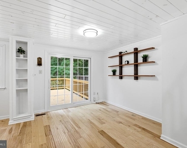 5852 Rock Forest Court - Photo Thumbnail 14