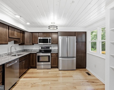 5852 Rock Forest Court - Photo Thumbnail 16