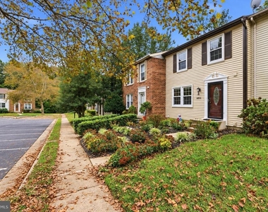 5852 Rock Forest Court - Photo Thumbnail 2