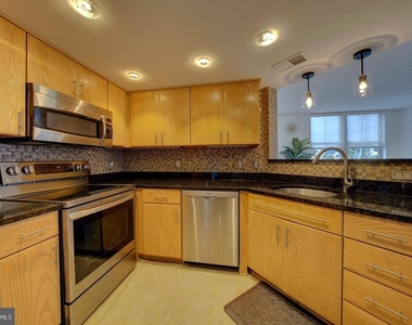 11800 Sunset Hills Road - Photo Thumbnail 8