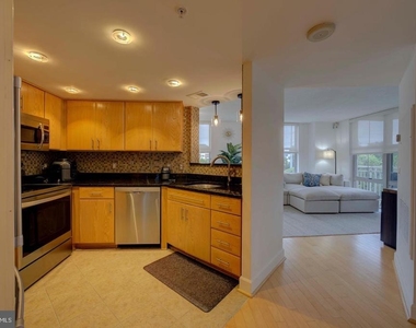 11800 Sunset Hills Road - Photo Thumbnail 6