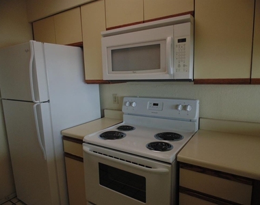 807 W 25th St - Photo Thumbnail 4