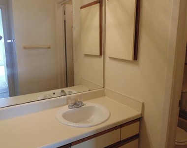 807 W 25th St - Photo Thumbnail 6