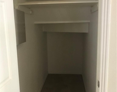 631 W 31st 1/2 St - Photo Thumbnail 12