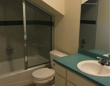 631 W 31st 1/2 St - Photo Thumbnail 15