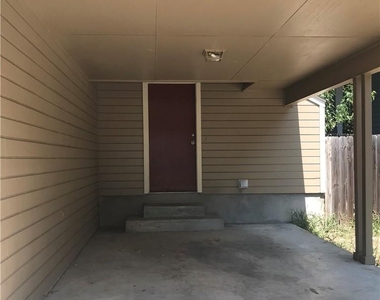 631 W 31st 1/2 St - Photo Thumbnail 18