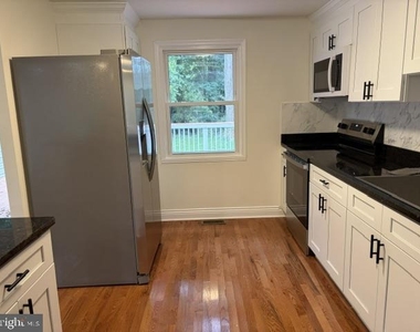 1543 Sadlers Wells Drive - Photo Thumbnail 5