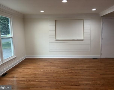 1543 Sadlers Wells Drive - Photo Thumbnail 8