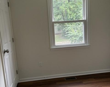 1543 Sadlers Wells Drive - Photo Thumbnail 6