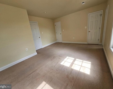 887 Persimmon Place - Photo Thumbnail 12