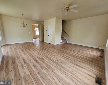 887 Persimmon Place - Photo Thumbnail 5