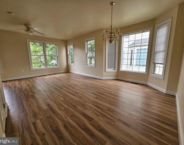 887 Persimmon Place - Photo Thumbnail 4