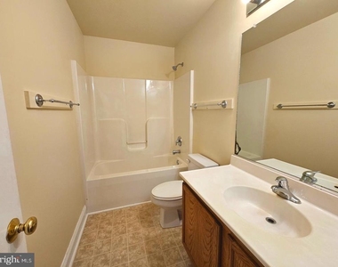887 Persimmon Place - Photo Thumbnail 18