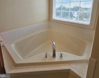 887 Persimmon Place - Photo Thumbnail 14