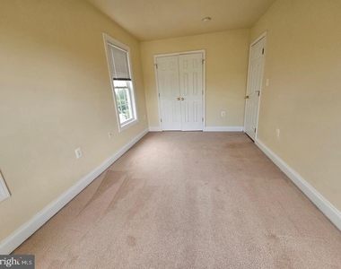 887 Persimmon Place - Photo Thumbnail 16