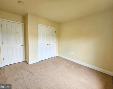 887 Persimmon Place - Photo Thumbnail 17